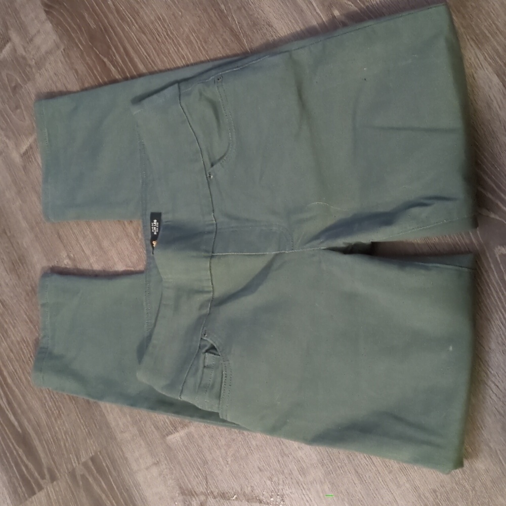 Lee jeans, Women's sz 9, olive green, EUC. 2 for $30